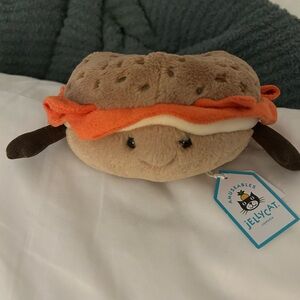 Jellycat Amuseables Plush bagel - Brown & Orange